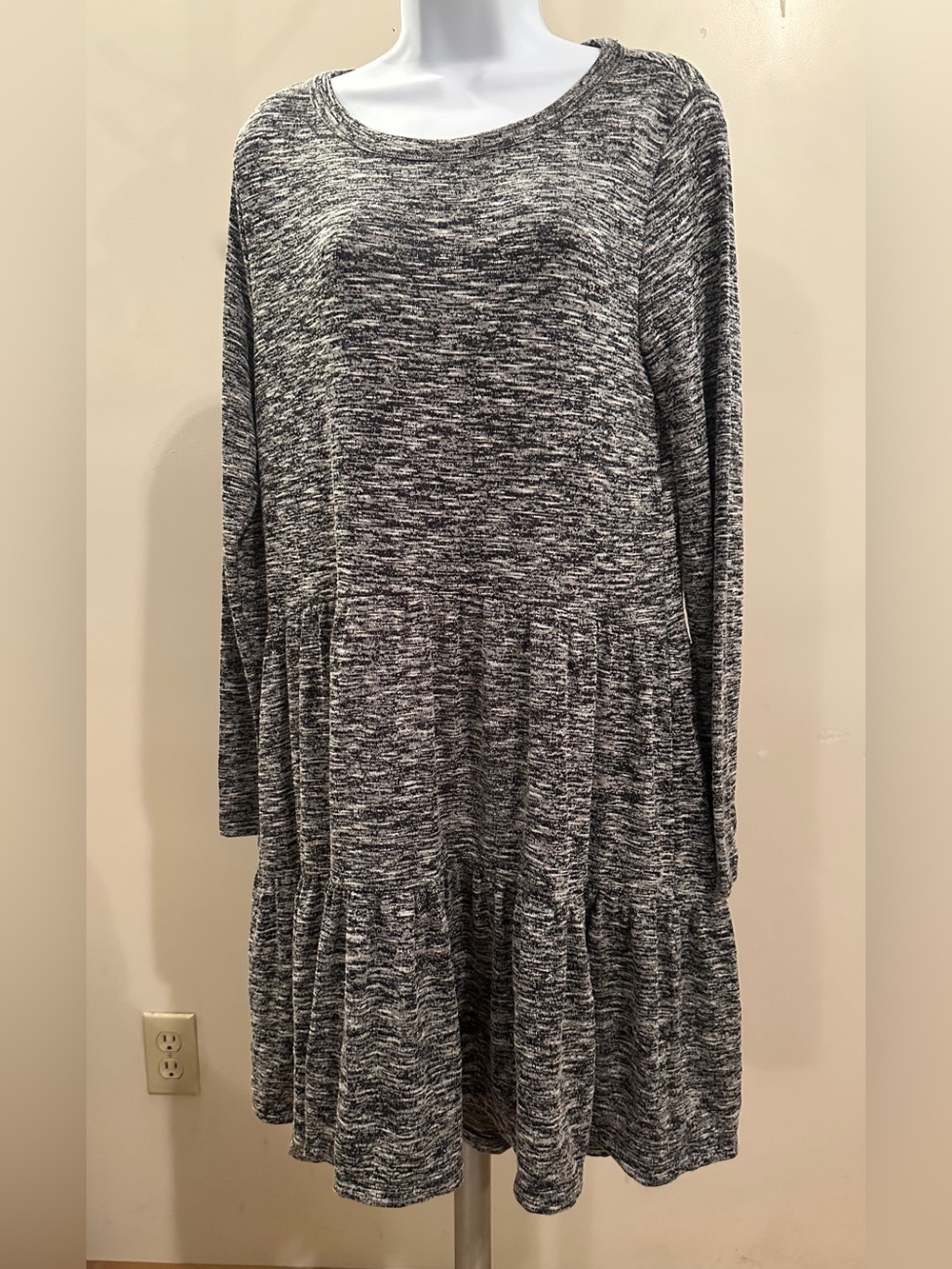 Lou & Grey Heathered Gray Long-Sleeve Tiered Knit Dress